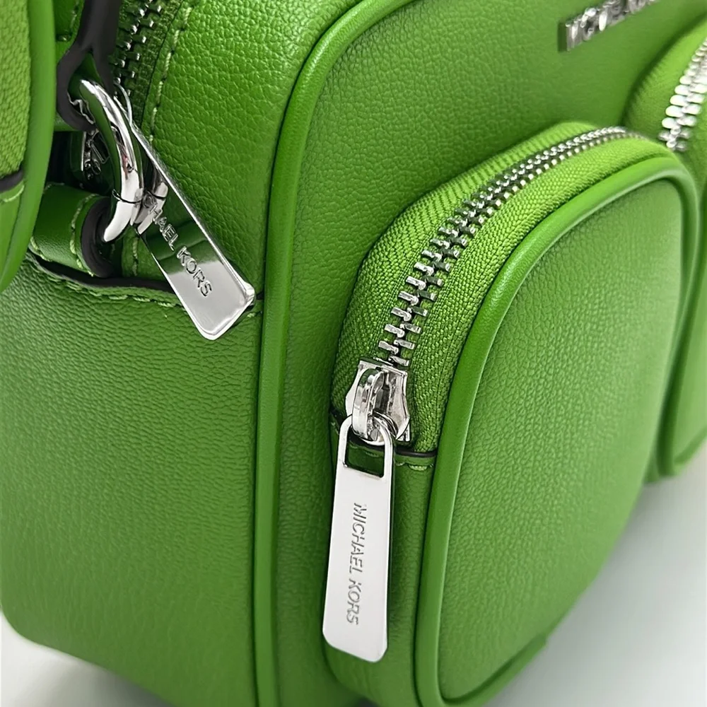 Michael Kors Jet Set Leather Medium
Crossbody Bag with Case for Apple
Airpods Pr - Picture 6 of 16